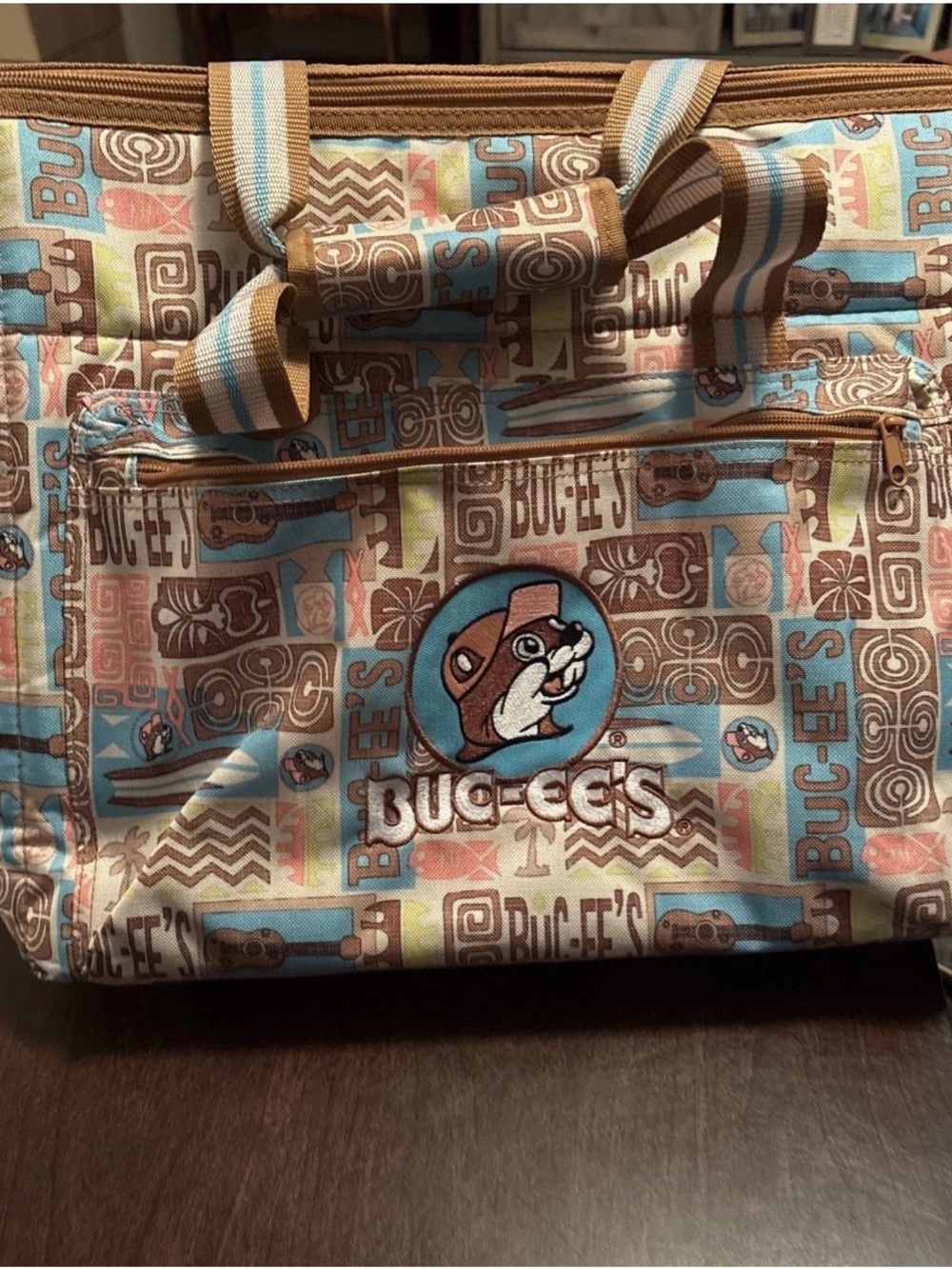 Buc-ees Texas Travel Cooler Bag 24 CANS Buc ees Embroidered On Tropical Design